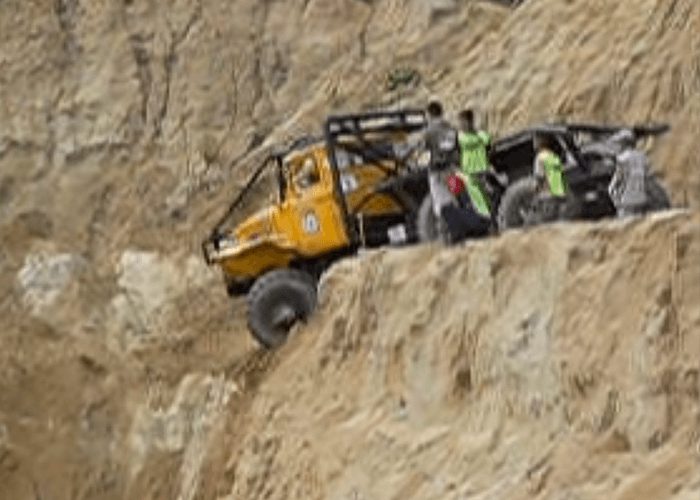 VIDEO: Truck Descends Steep Course