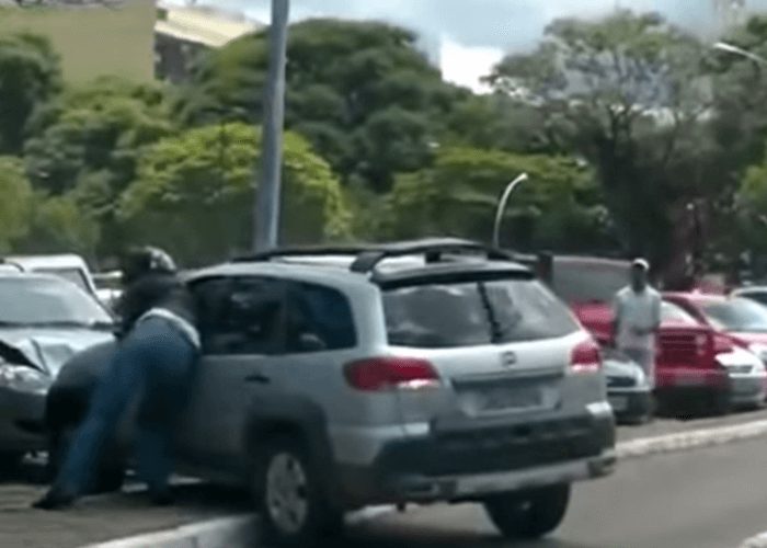 VIDEO: You Do NOT Want to Make This Woman Angry – Road Rage