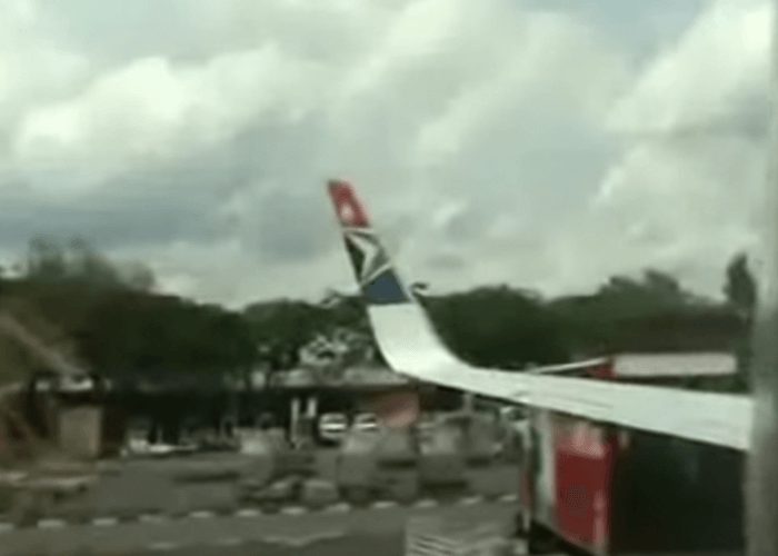 VIDEO: 737’s Wing Tips Over Truck