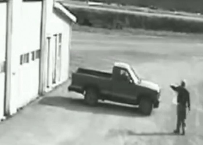 VIDEO: Carjacker Can’t Drive 5-Speed