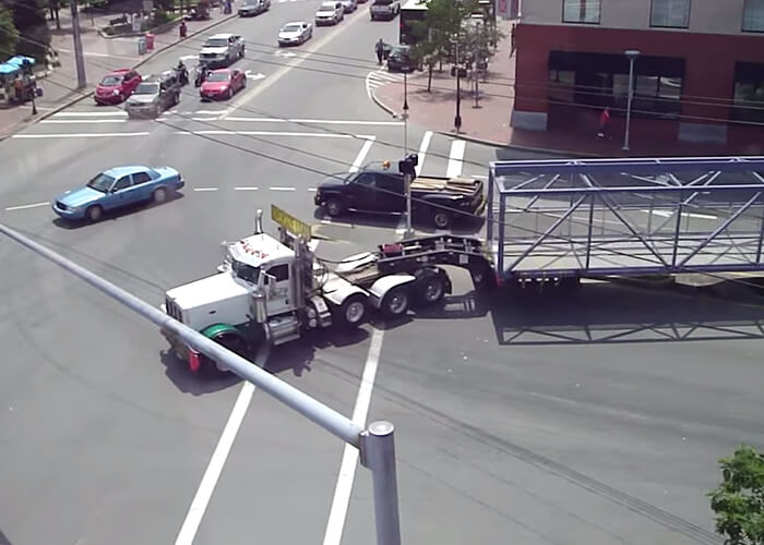 VIDEO: Oversized Load Makes Tight Turn