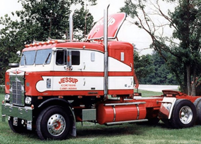 Photoset: Classic Kenworth Bullnose Trucks