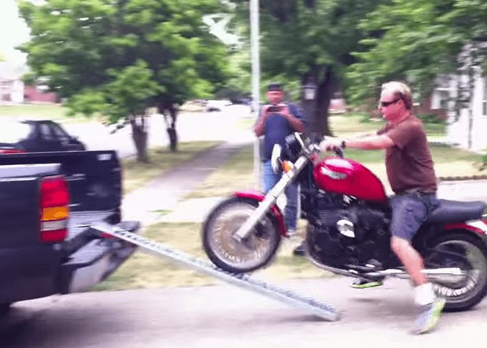 VIDEO: D’Oh Motorcycle Load Fail