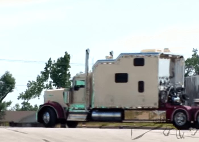 VIDEO: Insane Custom Kenworth W900 Super Condo