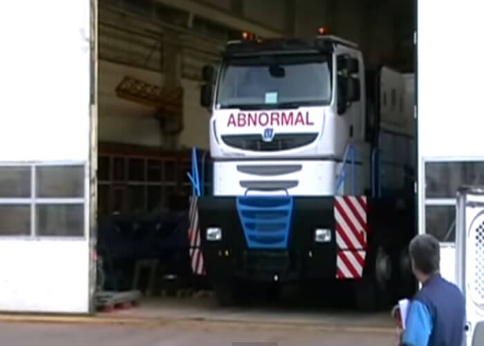 Video: Tractomas – The World’s Biggest Tractor Trailer