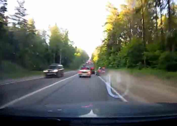 VIDEO: Drivers Meet Sudden Traffic Jam