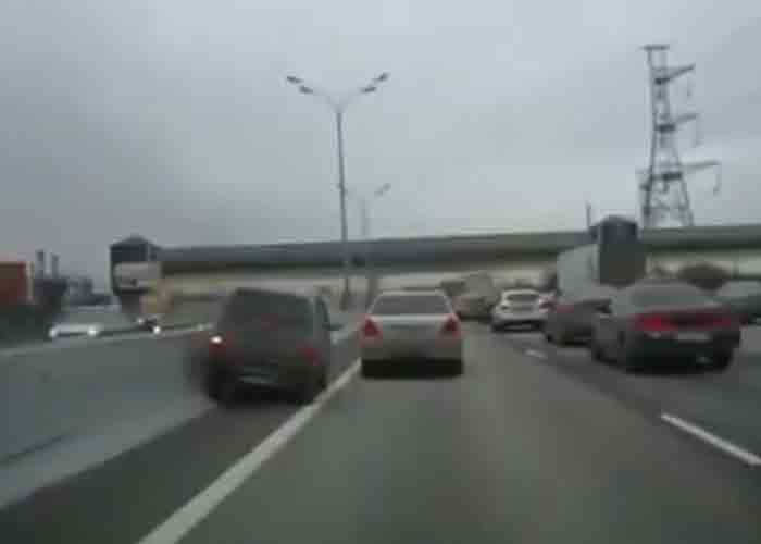 VIDEO: Avoiding A Traffic Jam