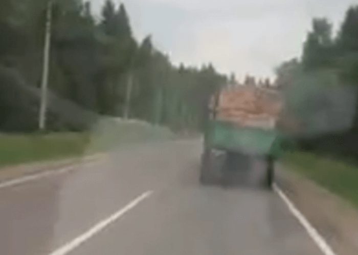 VIDEO: Driver Loses Load On Highway