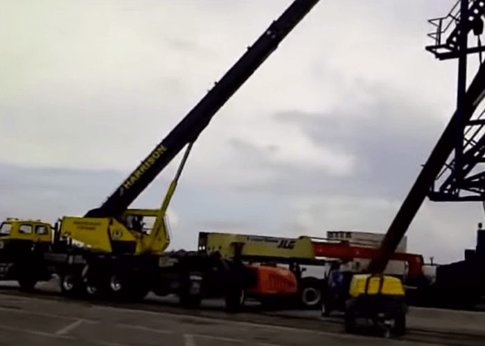 VIDEO: Loading Sea to Shore Crane onto a Barge