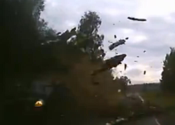 VIDEO: TIIIIMMBEEER Tree Falls Across The Highway