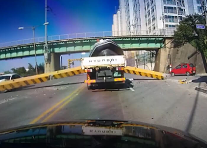 VIDEO: Truck Carrying A Boat Smashes Barrier