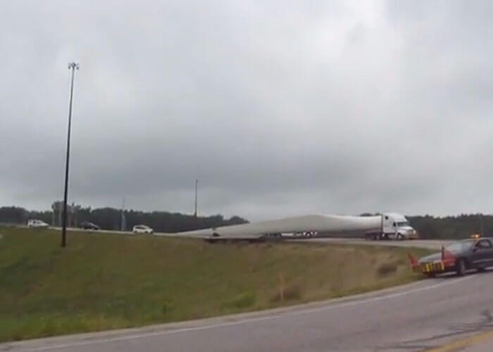 VIDEO: Truck Carrying Wind Turbine Blade Gets Stuck