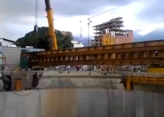 VIDEO: Double Crane Collapse