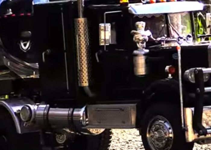 VIDEO: Coolest RC Peterbilt Truck EVER!