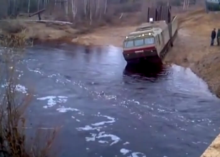VIDEO: Russian Tank Tracking Transporter Crosses River