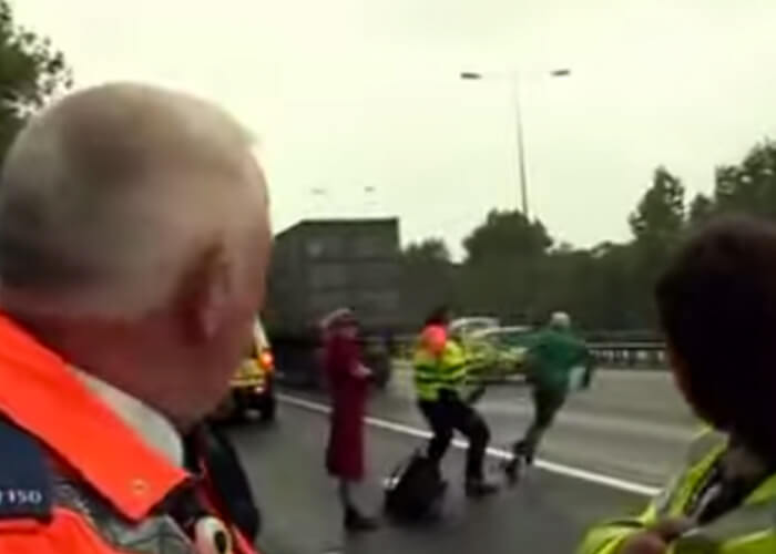 VIDEO: Twins Attempt Suicide In Episode Of Motorway Madness