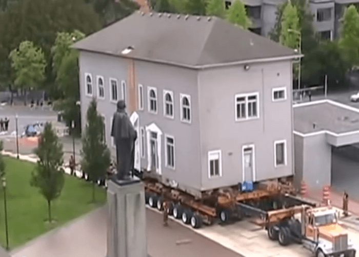 Video: Moving a House