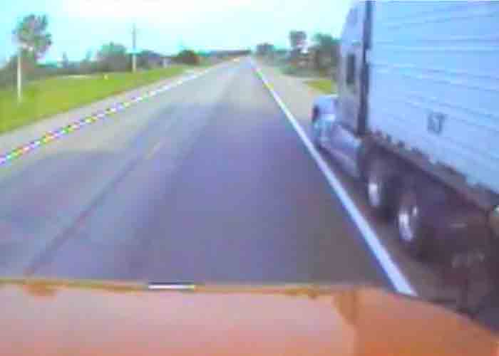 Video: Driver Who Passed Bus on Shoulder in Minnesota Turns Himself In