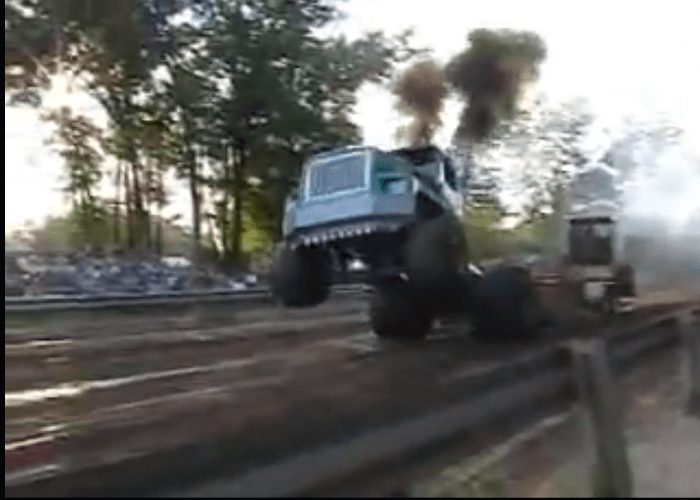 Video: International Detroit Diesel Sled-Pull Wheelie