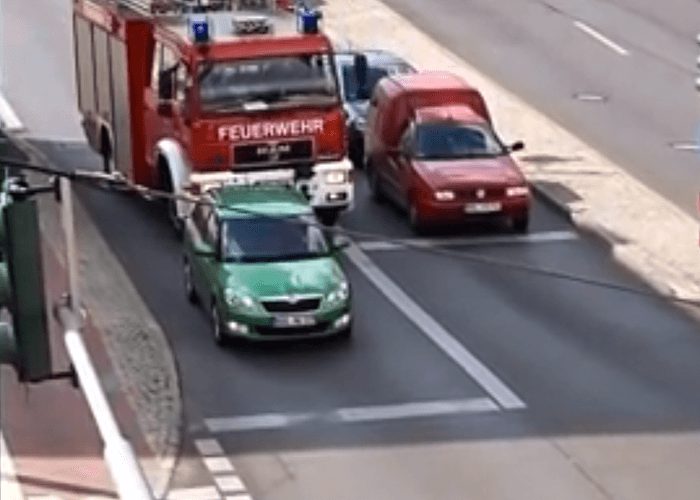 VIDEO: Idiot Driver Blocks Ambulance