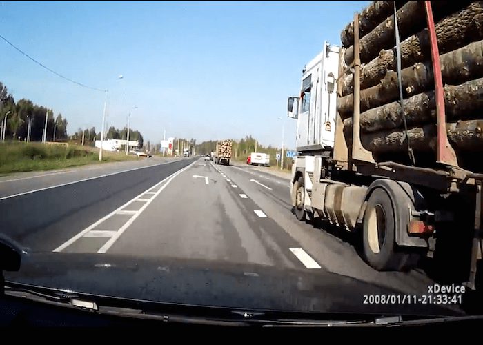 Video: Idiot Cuts Off Logging Truck