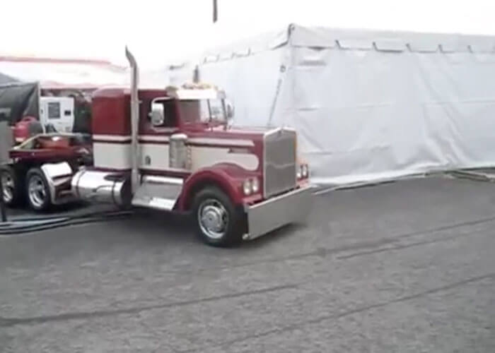 Video: Killer Custom Mini Kenworth