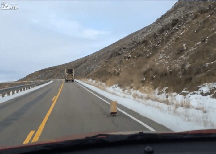 Video: FedEx Delivery Truck Losing Packages on the Highway