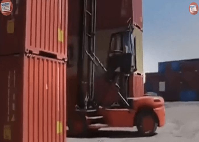 Video: Forklift, Container Fail