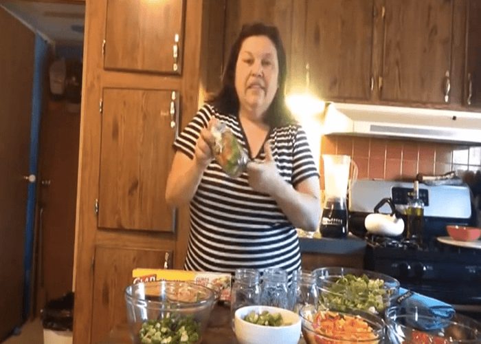 Video: 10-14 Day Salad In a Jar