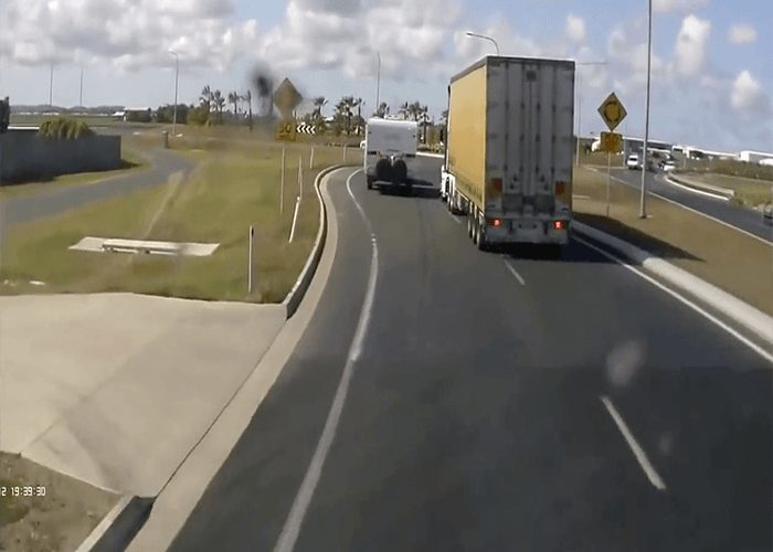 Video: Truck vs RV On Roundabout