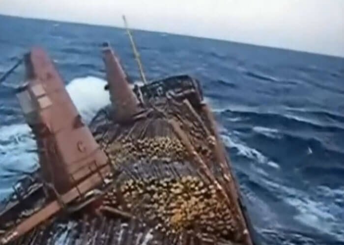 VIDEO: Cargo Ship Loading Fail