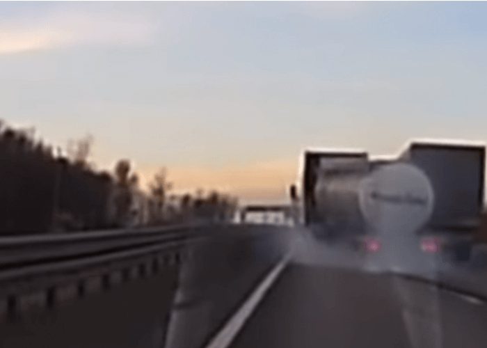 VIDEO: Truck Takes Evasive Action To Escape Wreck