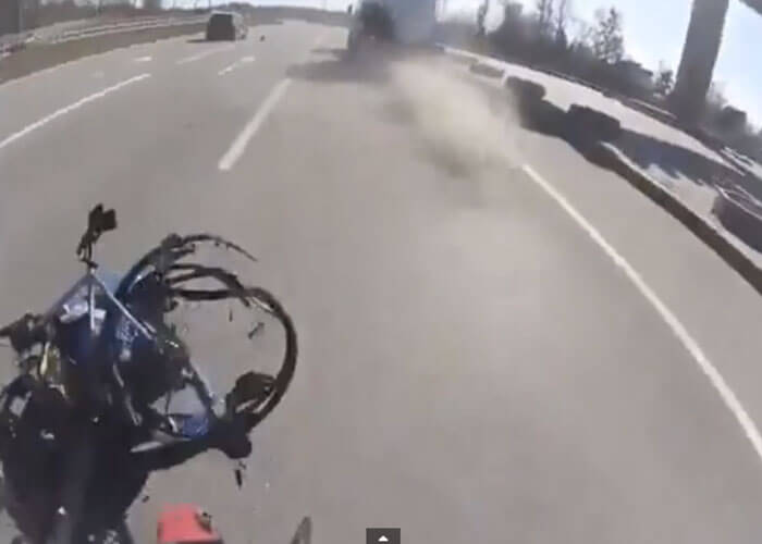 VIDEO: Cyclist VS Truck