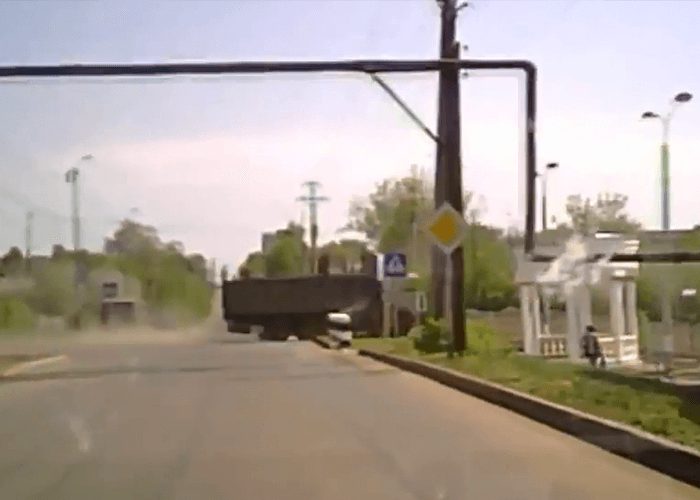 VIDEO: Truck Driver Bails Out Just In Time