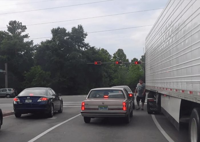 VIDEO: Trucker Gets Out Of Truck To Give Bad Driver A Piece Of His Mind
