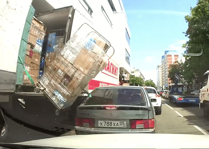 VIDEO: Truck Dumps Boxes Onto Car