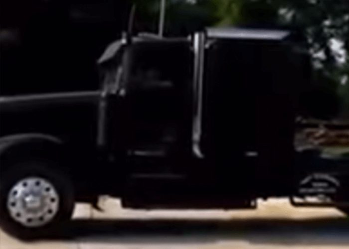 VIDEO: Cool Retractable Stacks On Truck