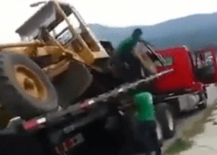 VIDEO: Flatbed Unload Fail