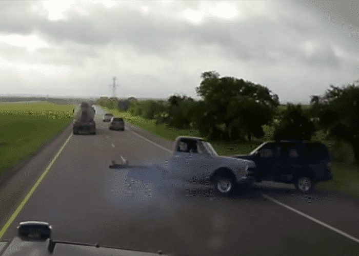 VIDEO: Pickup Truck Panic