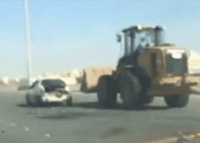 VIDEO: Four Wheeler Vs. Caterpillar Highway Road Rage