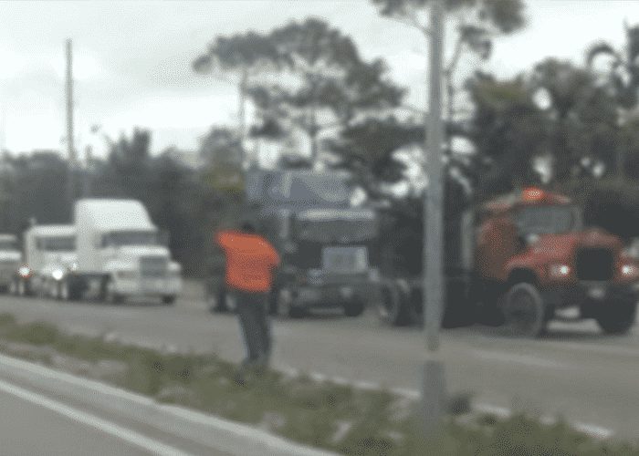 VIDEO: Trucker’s Unbelievable Funeral Procession