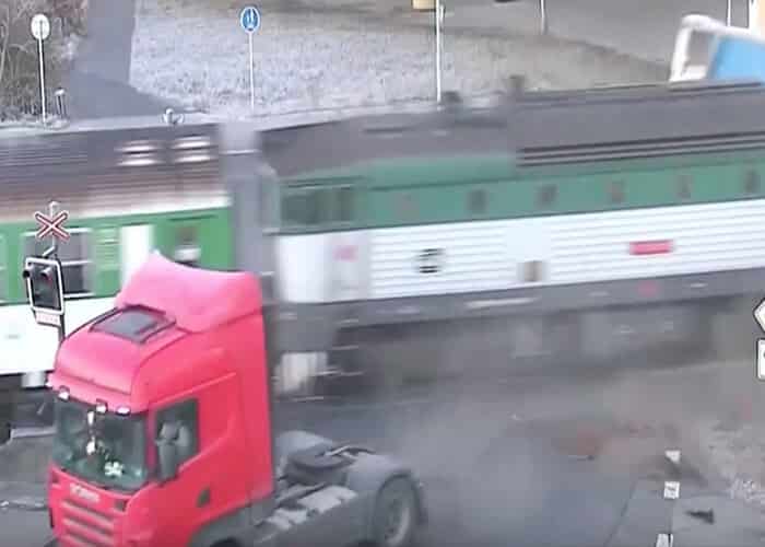 VIDEO: Train Rips Off Trailer