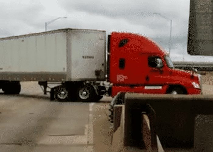 VIDEO: Tollbooth Workers Film Trucker’s Struggle