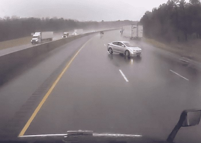 VIDEO: Two Truckers Avoid Hitting Spun Out Car