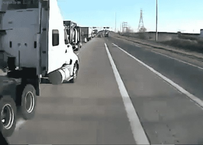 VIDEO: Bobtail Swerves Into Trucker's Lane