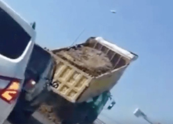 VIDEO: Dump Truck’s Genius-Level Getaway