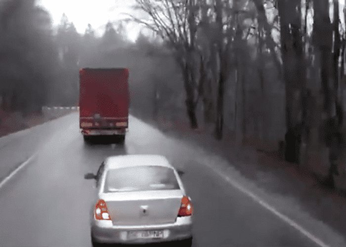 Video Insane Motorist Rages When Sandwiched Between Two Trucks 5431