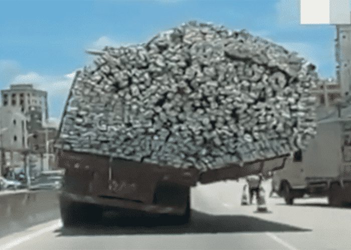 VIDEO: Truck’s Load Seems Slightly Unbalanced