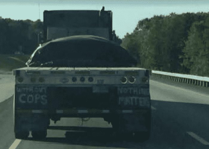 PHOTO: Trucker Shares Pro-Police Mud Flap Message