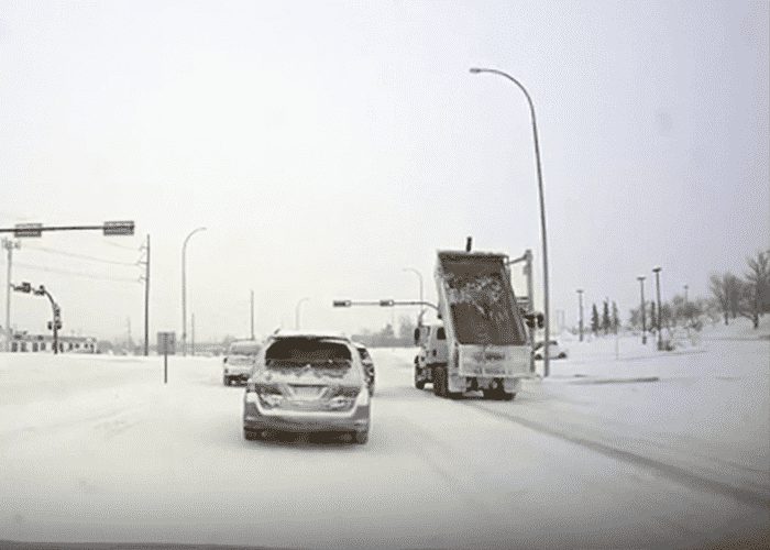 VIDEO: City Dump Truck Hits Traffic Light